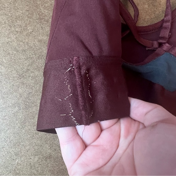 Mountain Hardwear Maroon Strappy Sports Bra, size XS - Picture 6 of 9